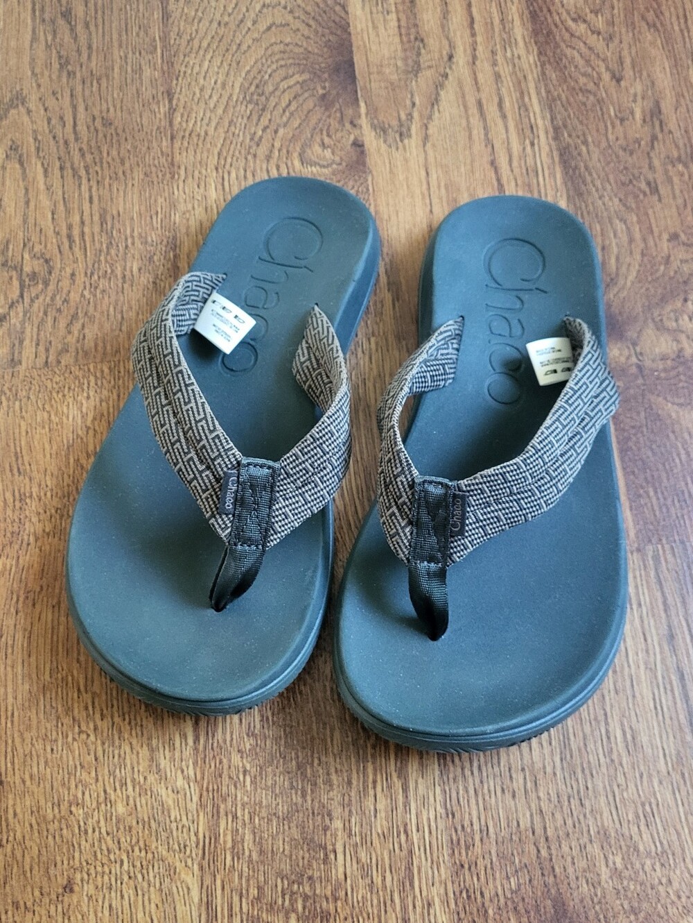 Chaco Chillos navy/blue-green flip flops, US size 7